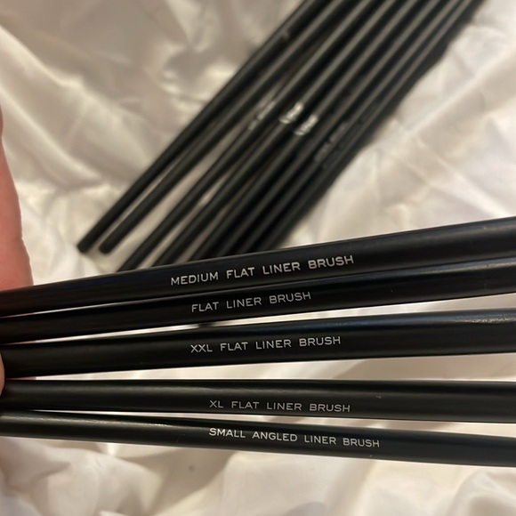 ME- 13pc  BRUSH SET MAKEOVER ESSENTIAL EYES - Picture 2 of 6